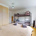 2 Bedroom Flat 1 Stop From London Bridge