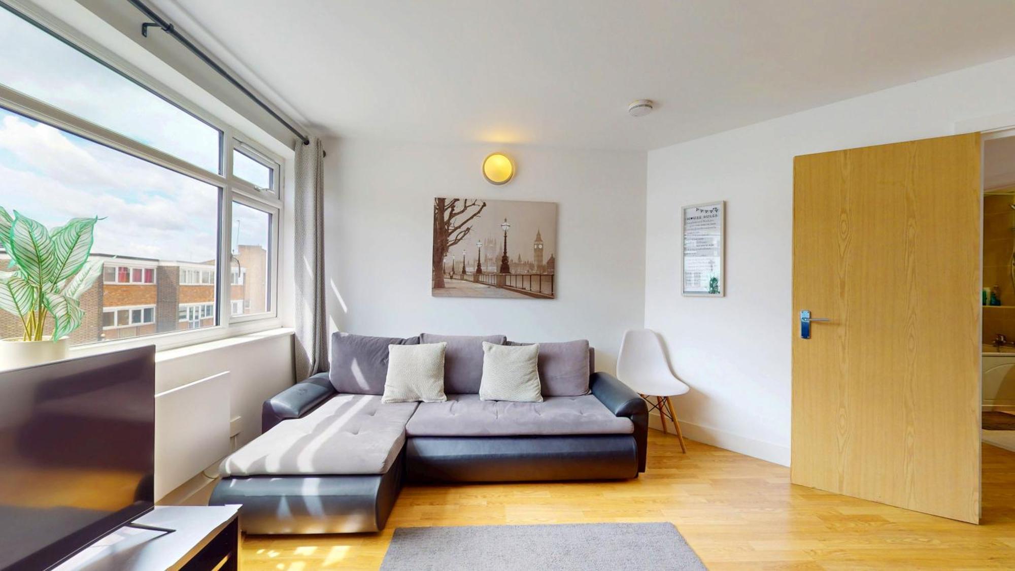 Apartment 2 Bedroom Flat 1 Stop From Bridge *