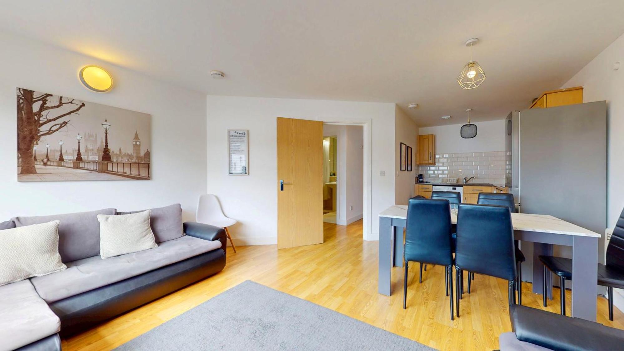 2 Bedroom Flat 1 Stop From Bridge London